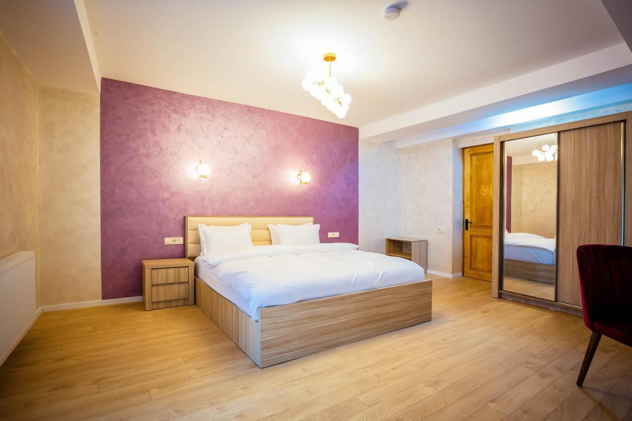 Hotel Mestia Inn エクステリア 写真