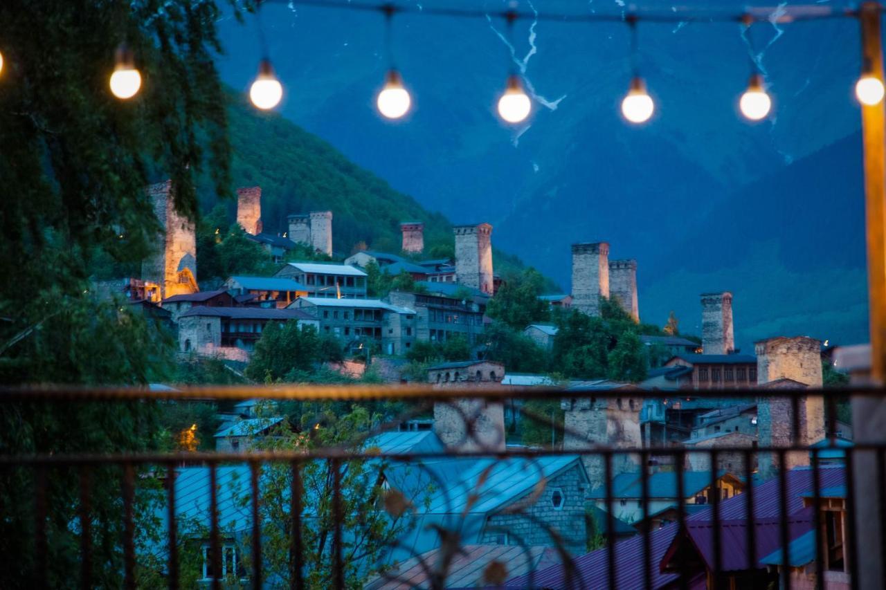 Hotel Mestia Inn エクステリア 写真