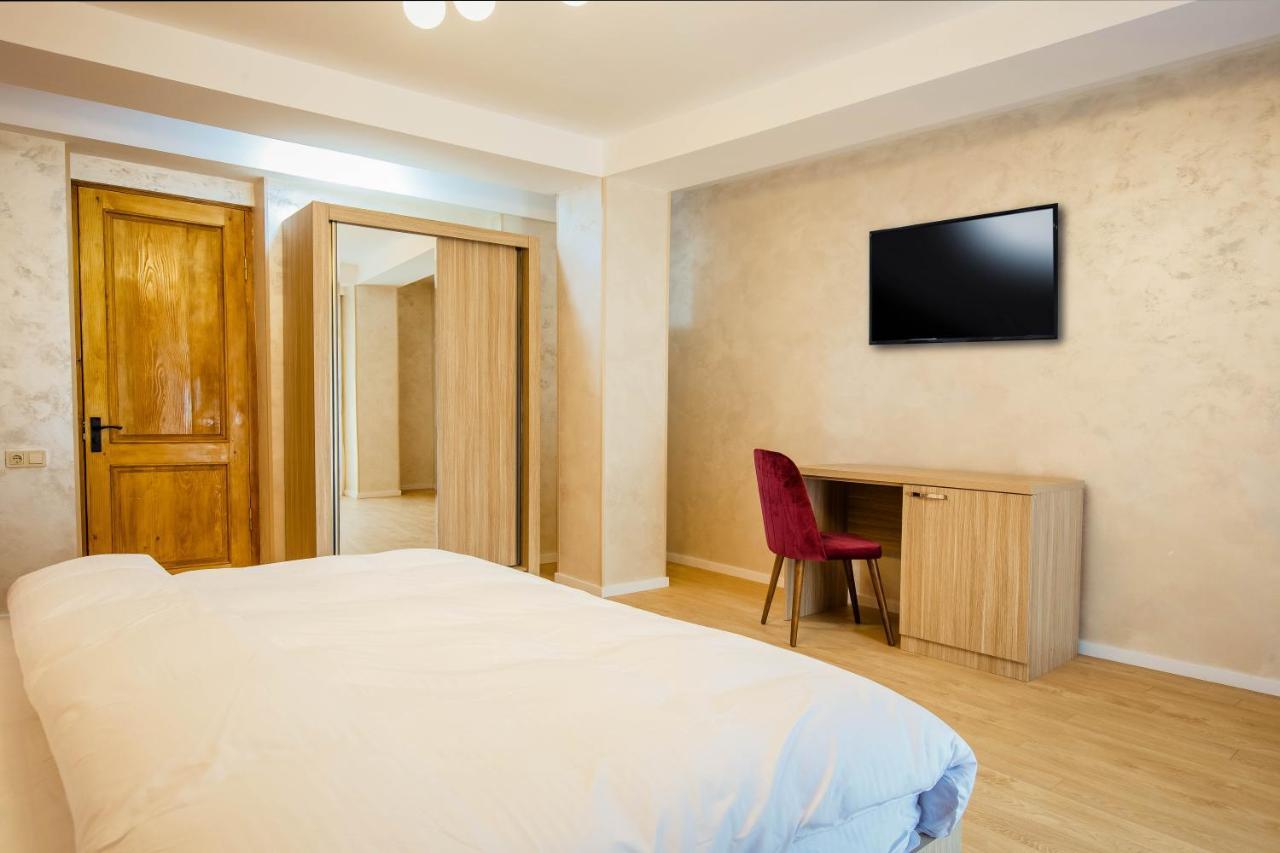 Hotel Mestia Inn エクステリア 写真