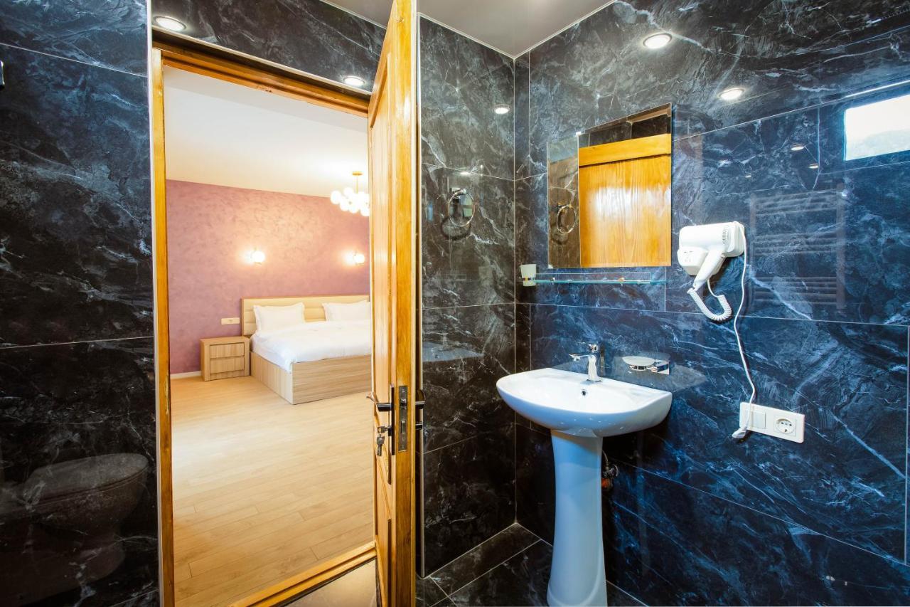 Hotel Mestia Inn エクステリア 写真